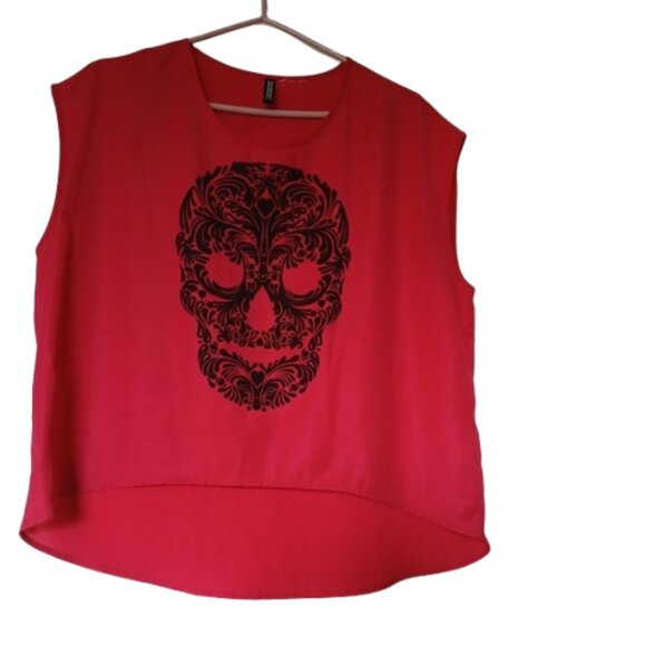 H&M Divided Red Sleeveless Top with Black Skull Design Size - Picture 2 of 6